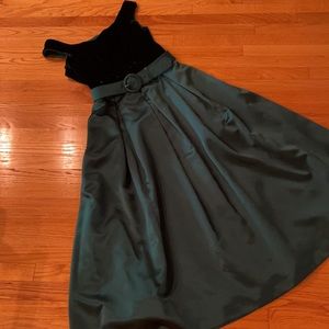 Dark green, maxi, special occasion, Velvet/Satin.